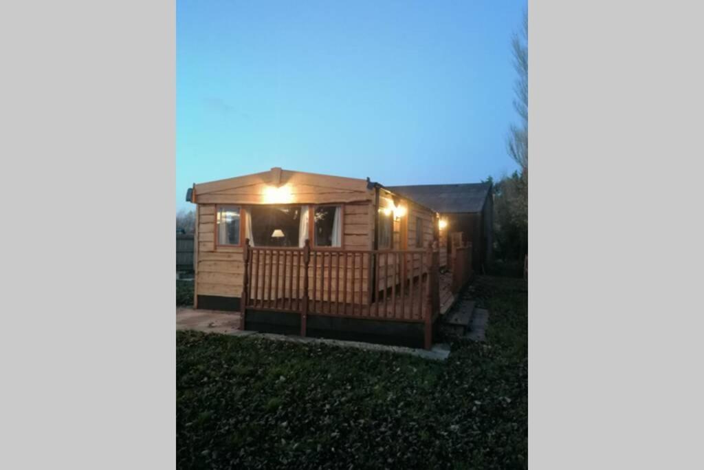 Poplar Lodge Log Caravan Kirkby on Bain エクステリア 写真